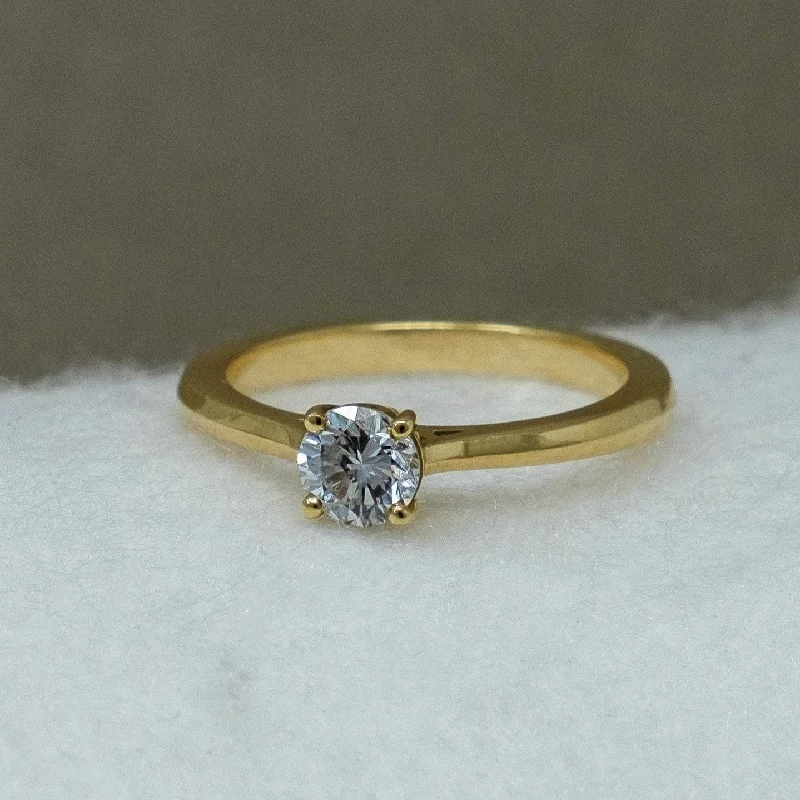 Spiral gem engagement rings-Solitaire Round Cut Diamond Ring Yellow Gold